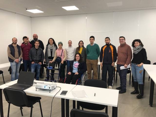 Sara Rodríguez presidenta de Fepamic y los alumnos participantes en el curso.